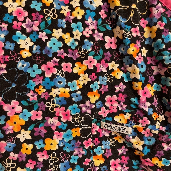 Cherokee floral tie back scrub top sz small - Picture 3 of 7